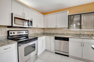5715 Fairway Park Dr in Boynton Beach, FL - Foto de edificio - Building Photo