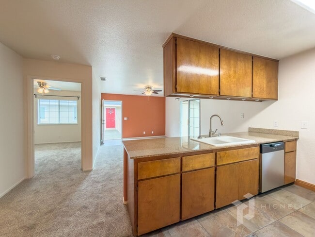 2055 Amanda Way in Chico, CA - Building Photo - Building Photo