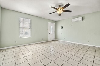 1519 Schley Ave in San Antonio, TX - Building Photo - Building Photo