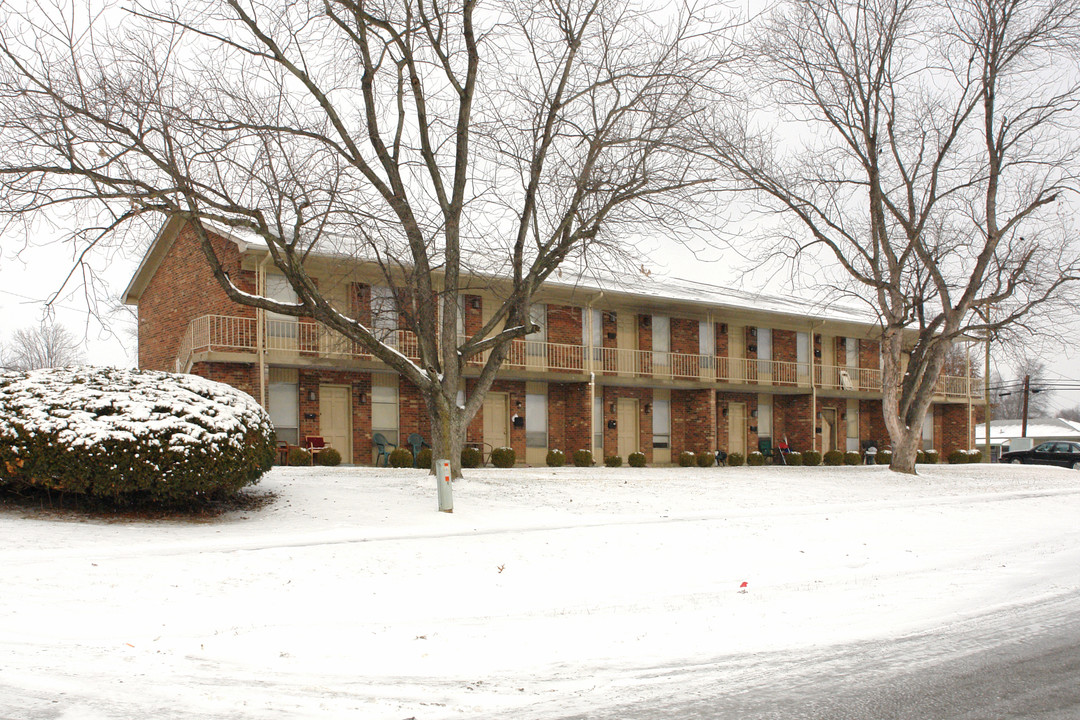 4800 Saddlebrook Ln in Louisville, KY - Building Photo