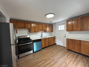 92 Church St-Unit -A in Montclair, NJ - Foto de edificio - Building Photo