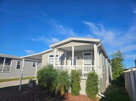 1984 Michael Dr in Tarpon Springs, FL - Building Photo