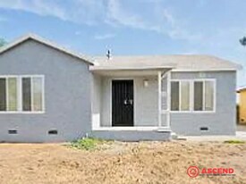 408 Wilkins St in Bakersfield, CA - Building Photo