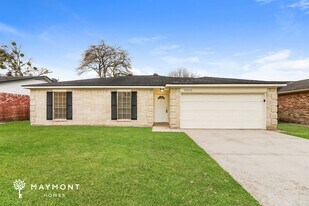 13515 Greywood Dr in Sugar Land, TX - Building Photo