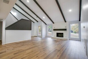 605 Jeff Davis Ct in Conroe, TX - Building Photo