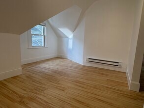 9 Knapp St, Unit 3 in Somerville, MA - Building Photo - Building Photo