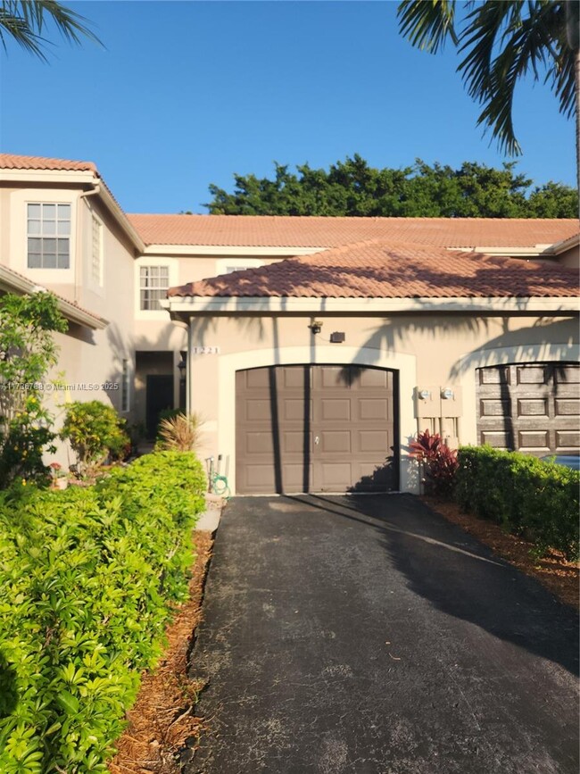 1221 Sorrento Dr in Weston, FL - Building Photo - Building Photo