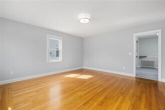 5 Holten Ave in Newport, RI - Building Photo - Building Photo