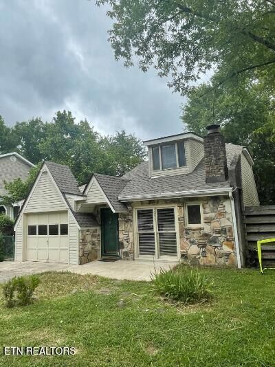 property at 7655 Chatham Cir NW