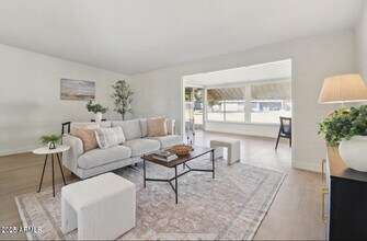 10732 W Peoria Ave in Sun City, AZ - Building Photo - Building Photo