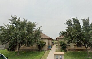 11 Lotto Ln in Edinburg, TX - Building Photo