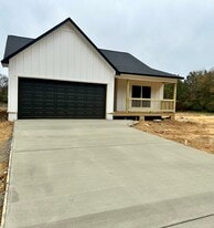 230 Sylvan Rd in Columbus, MS - Building Photo