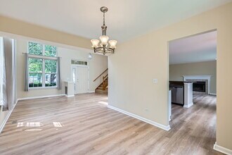 1208 Darnell Dr in Mundelein, IL - Building Photo - Building Photo