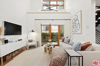 1035 N Vista St in West Hollywood, CA - Building Photo - Building Photo