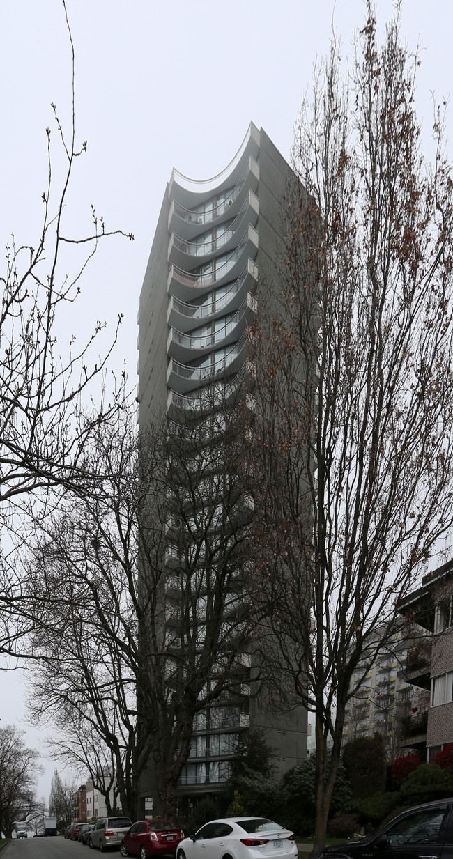 Beach Towers in Vancouver, BC - Building Photo - Building Photo