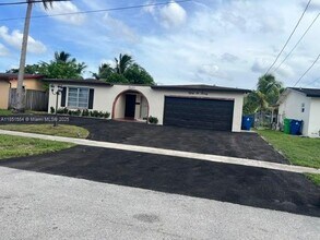 8620 NW 21st Ct in Sunrise, FL - Building Photo - Building Photo