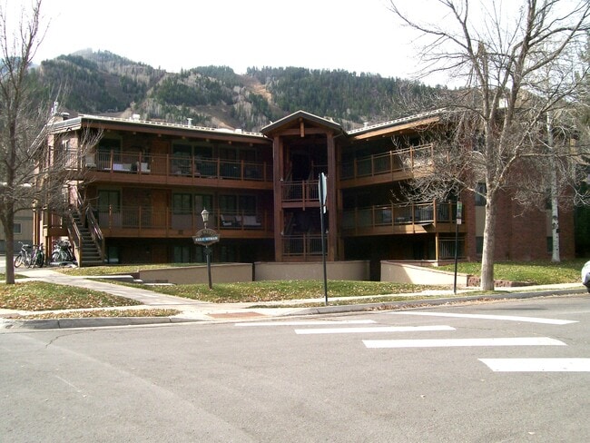 835 E Hyman Ave, Unit C in Aspen, CO - Foto de edificio - Building Photo