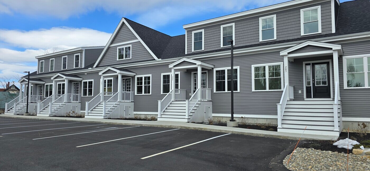 603 Portsmouth Ave, Unit unit 204 in Greenland, NH - Building Photo