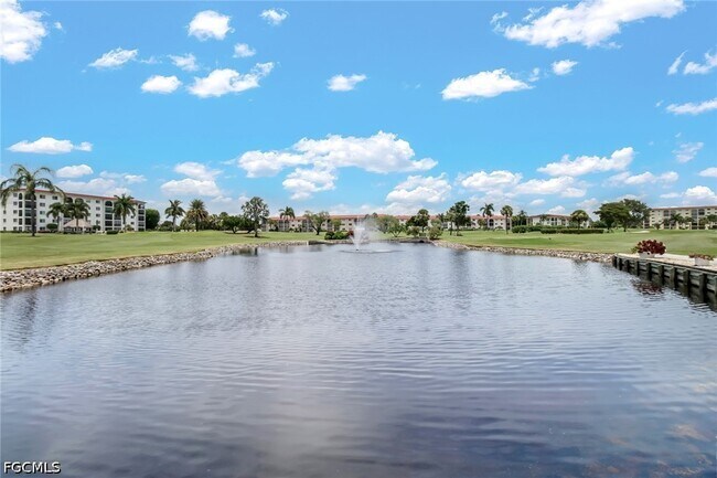 9 High Point Cir N in Naples, FL - Building Photo - Building Photo