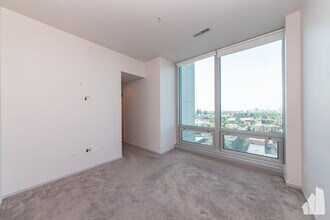 500 W Superior St, Unit 2002 in Chicago, IL - Building Photo - Building Photo