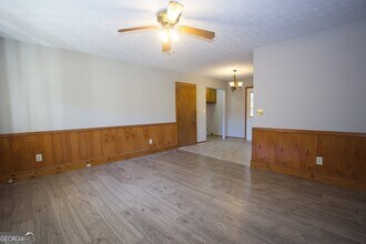 2420 Green Rd in Loganville, GA - Foto de edificio - Building Photo