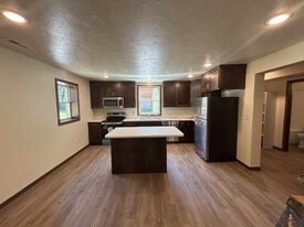 1823 E 34th St N in Sioux Falls, SD - Building Photo