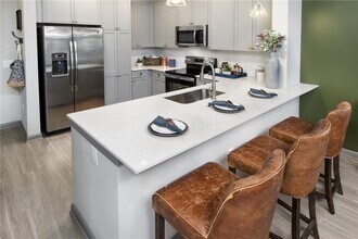 6919 Peachtree Dunwoody Rd in Atlanta, GA - Building Photo - Building Photo