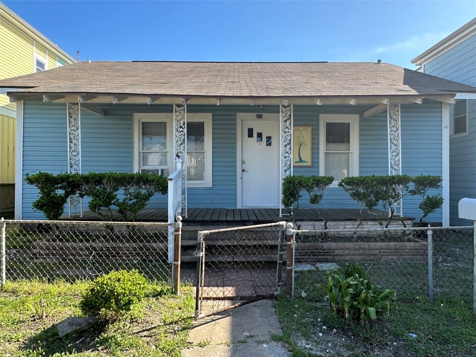 823 Avenue K in Galveston, TX - Building Photo