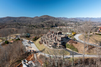 4 Chimney Crest Dr in Asheville, NC - Building Photo - Building Photo