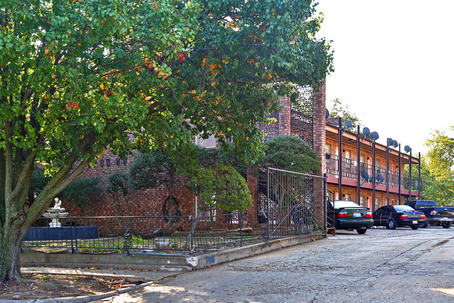 MIDWAY ARMS APARTMENTS in Oklahoma City, OK - Building Photo - Building Photo