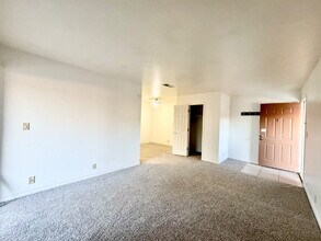 5339 Indian River Dr in Las Vegas, NV - Building Photo - Building Photo