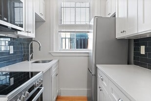 33 Grove St, Unit 10 in Boston, MA - Building Photo