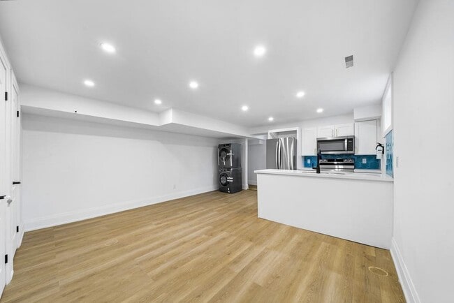 2294 Lake Shore Blvd W in Toronto, ON - Building Photo - Building Photo