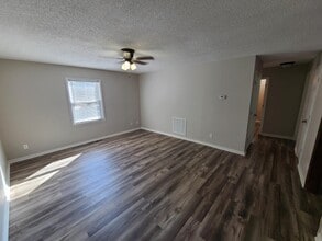 134 Calvin Ct in West Columbia, SC - Building Photo - Building Photo