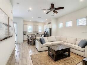 8037 Lost Shaker Ln in Kissimmee, FL - Foto de edificio - Building Photo