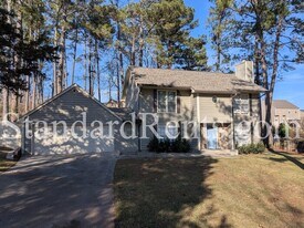 622 Hickory Hollow Ln in Jonesboro, GA - Building Photo