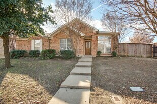 2085 Cameo Dr in Lewisville, TX - Building Photo