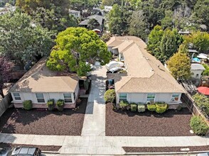 1020-1026 Grand St in Redwood City, CA - Building Photo - Building Photo