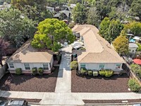 1020-1026 Grand St in Redwood City, CA - Foto de edificio - Building Photo