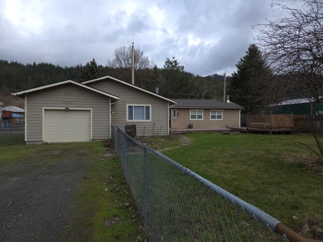 412 Riverside Ave W in Kellogg, ID - Building Photo - Building Photo