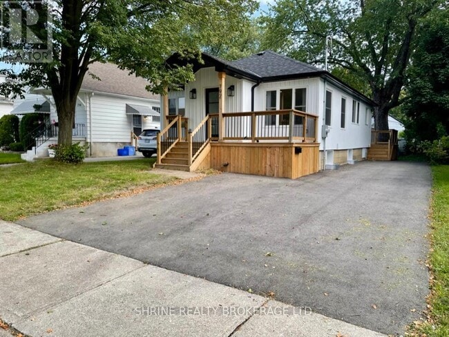 property at 792 Fleet St