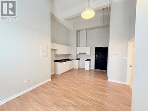 19 Dunlop St W in Barrie, ON - Building Photo - Building Photo