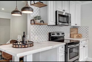 5302 Tendilla Ave in Los Angeles, CA - Building Photo - Building Photo