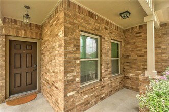 1006 Hondo Ln in Hutto, TX - Building Photo - Building Photo