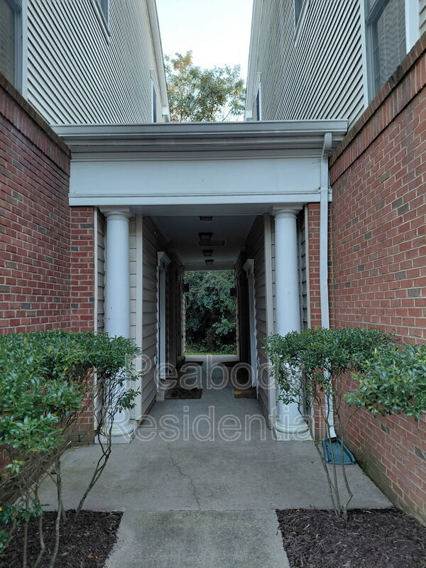 property at 3553 Huntley Manor Ln