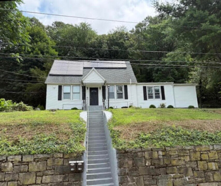 74 Mt Pleasant St in Derby, CT - Building Photo