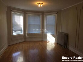 86 Maple St in Malden, MA - Building Photo