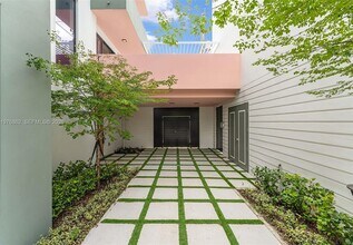 721 SW 11th St in Miami, FL - Building Photo - Building Photo