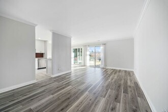 901 Yosemite Trail, Unit A5 in Roselle, IL - Foto de edificio - Building Photo