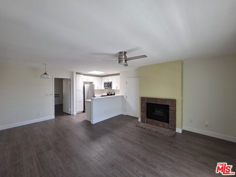 2638 S Barrington Ave in Los Angeles, CA - Building Photo